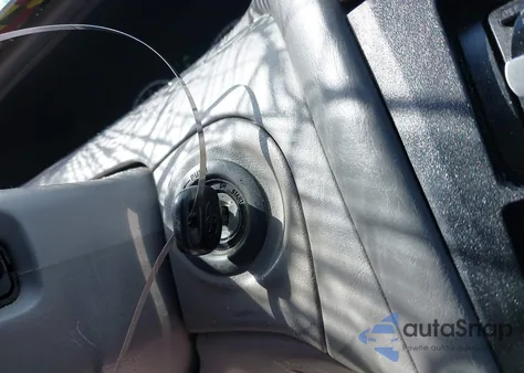 2001 Toyota Avalon Xl/Xls z USA, uszkodzony, nr VIN 4T1BF28B71U118352